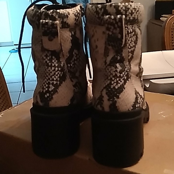 New Steve Madden Dillan - Picture 4 of 6